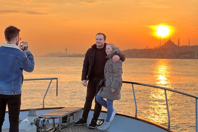 Istanbul Sunset Yacht Cruise on the Bosphorus With Transfers - Dinner on the Cruise