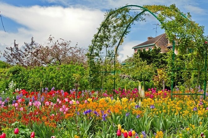 Monet'S Enchanted Giverny With Lunch in Small Group From Paris - Meeting and Pickup