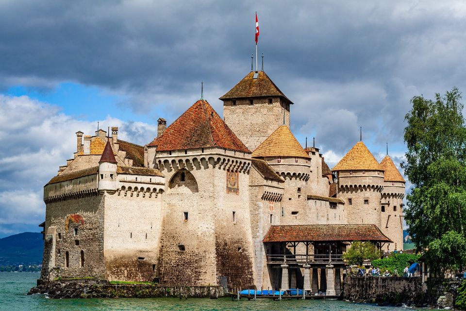 Montreux - Private Tour With a Visit to Chillon Castle - Visiting Freddie Mercury Statue