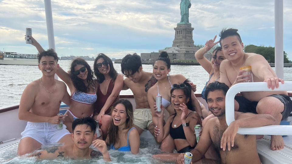 New York: NYC Hot Tub Boat Tour - Breathtaking Landmarks and Cityscape Views