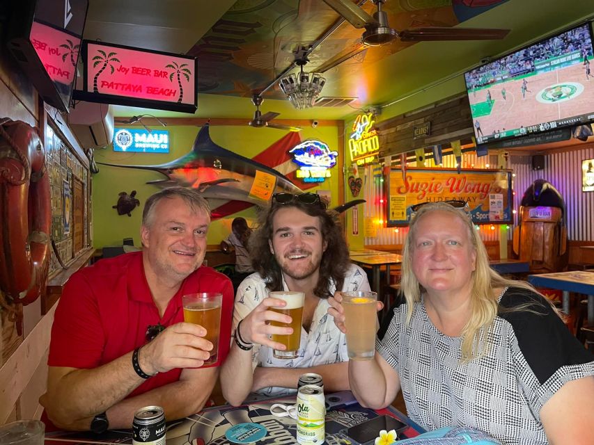 Oahu: Waikiki History Tour Pub Crawl - Meeting Point