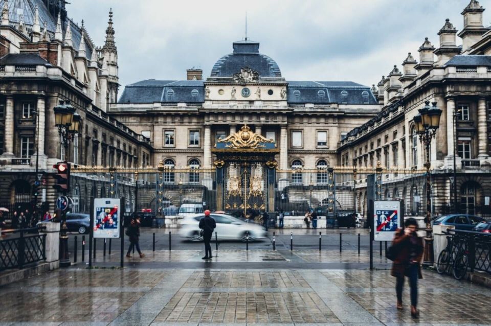 Paris: Down Rue De Rivoli Self Guided Audio Tour - Meeting Point