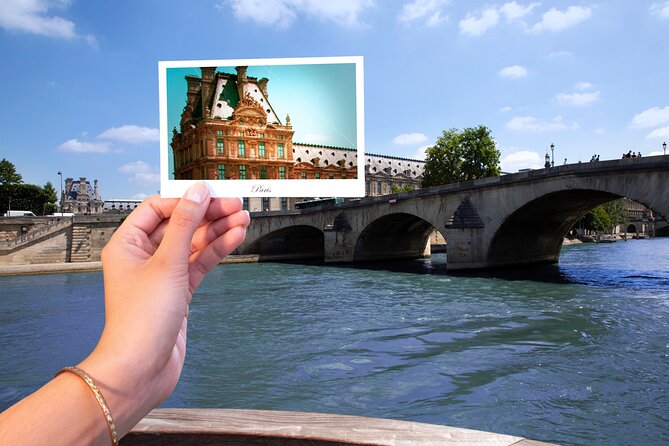 Paris Seine River Sightseeing Cruise With Commentary by Bateaux Parisiens - Accessibility