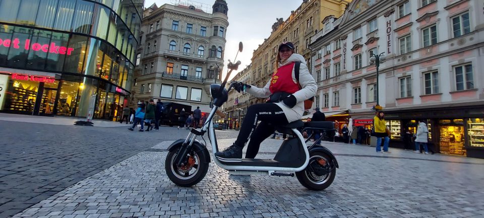 Prague on Wheels: Private, Live-Guided Tours on Escooters - Escooter Features