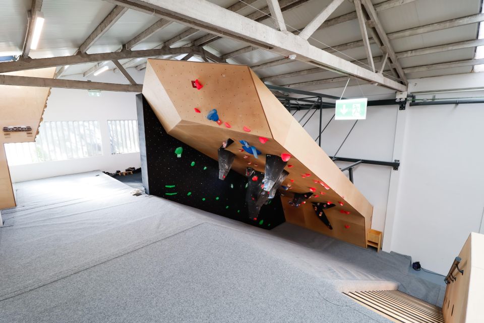 Proa Climbing Center: Indoor Climbing Gym Experience - Accessibility and Location