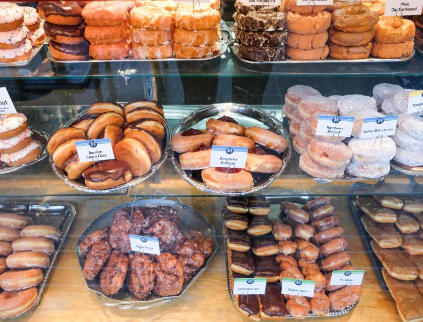 Seattle: Guided Holiday Donut Tour With Tastings - Itinerary Highlights