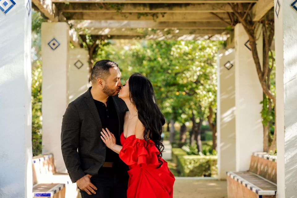 Seville: Romantic Photoshoot for Couples - Unique Features