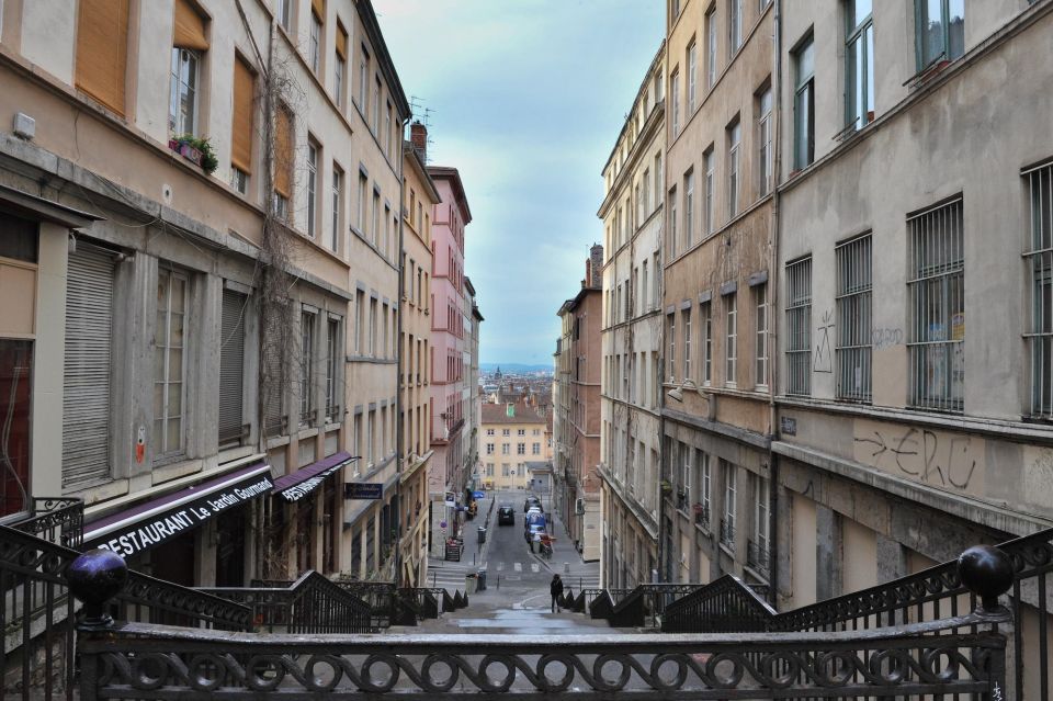 Storytelling Tour of Croix-Rousse in English - Exploring the Traboules