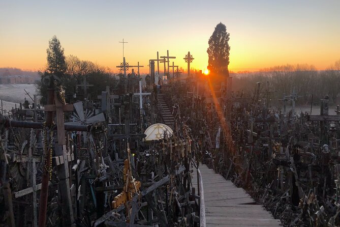 Sunrise at the Hill of Crosses - 2 Countries in 1 Day - Guided Tour and Historical Insights