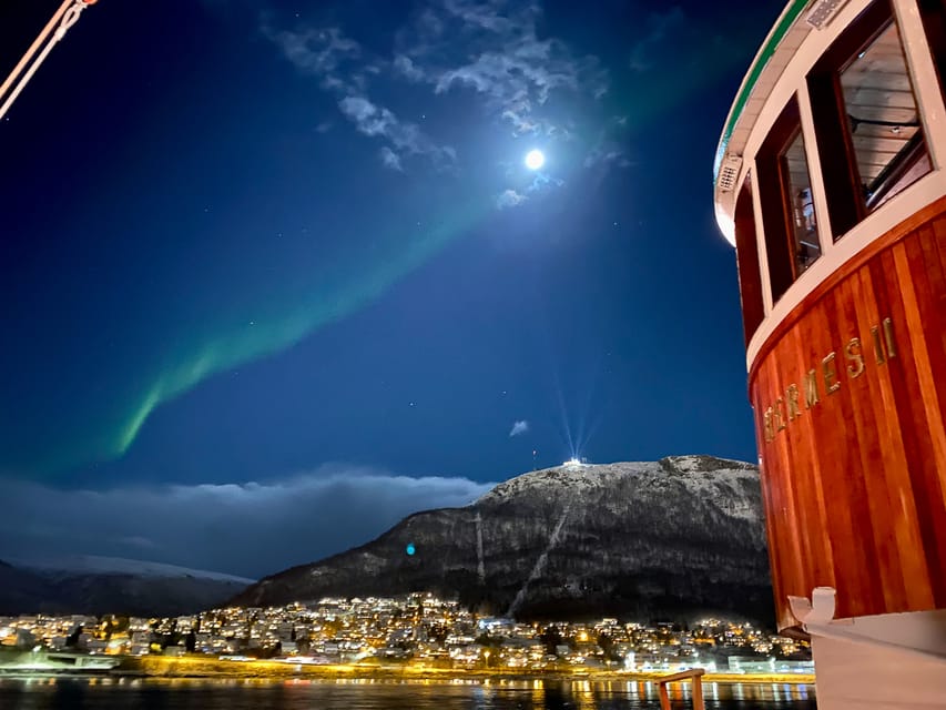 Tromsø: Arctic Light Evening Cruise With Fish Soup - Onboard Dining and Refreshments