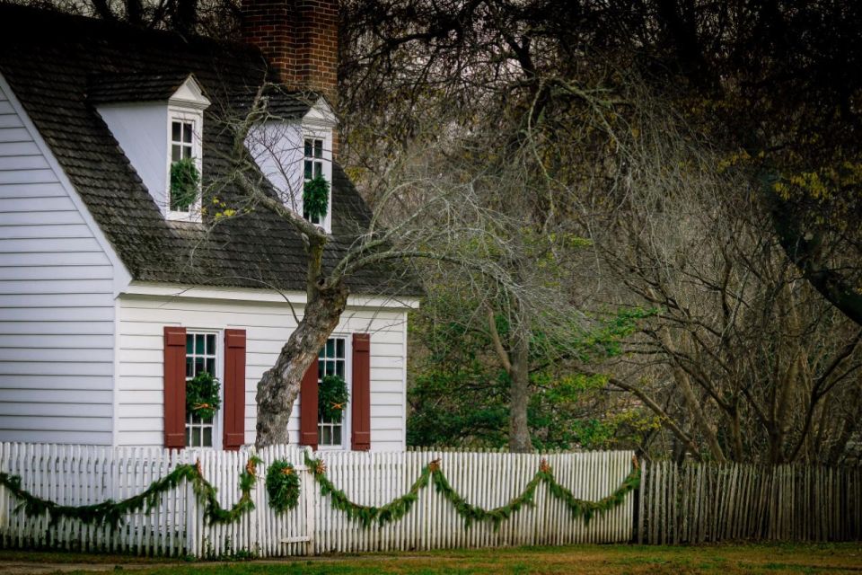 Williamsburg's Winter Wonderland: A Historic Holiday Stroll - Historic Attractions