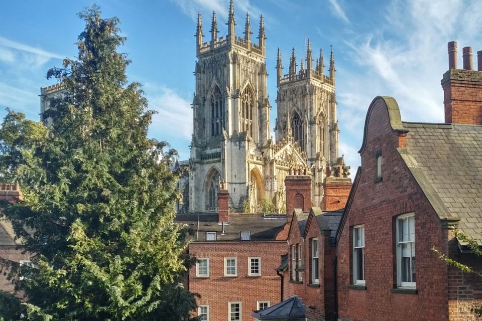 York: Self-Guided City Sightseeing Treasure Hunt - Interesting Facts and Stories