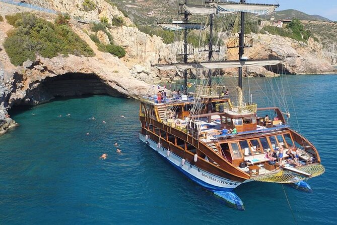 Alanya Catamaran Boat Tour With Lunch, Soft Drinks & Transfer - Customer Feedback and Experiences