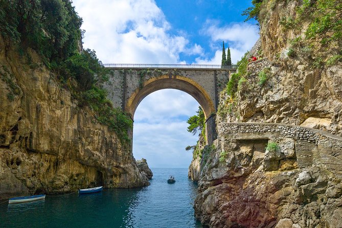 Amalfi Coast Self-Drive Boat Rental - Boat Capacity and Inclusions