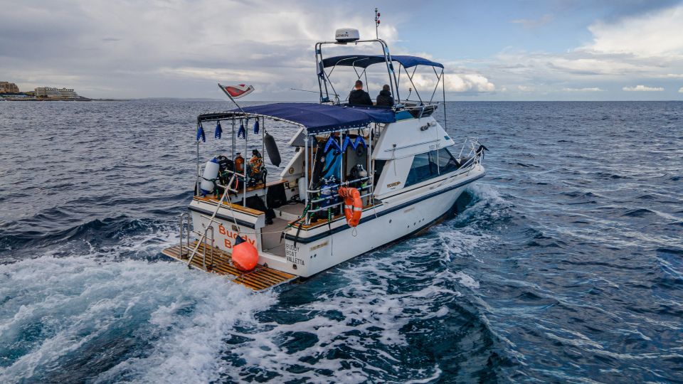 Boat for Scuba Divers. Airplanes and Coral Gardens Dive - P2V Neptune Wreck