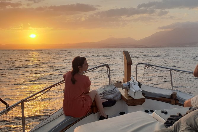 Boat Trip at Sunset + Bottle of Cava + Seafood Tapa - Cancellation Policy