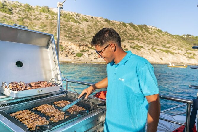 Catamaran With BBQ in the Bay of Palma - Atmosphere and Ambiance