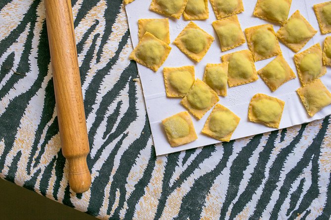 Cesarine: Small Group Pasta and Tiramisu Class in Turin - Class Size and Duration