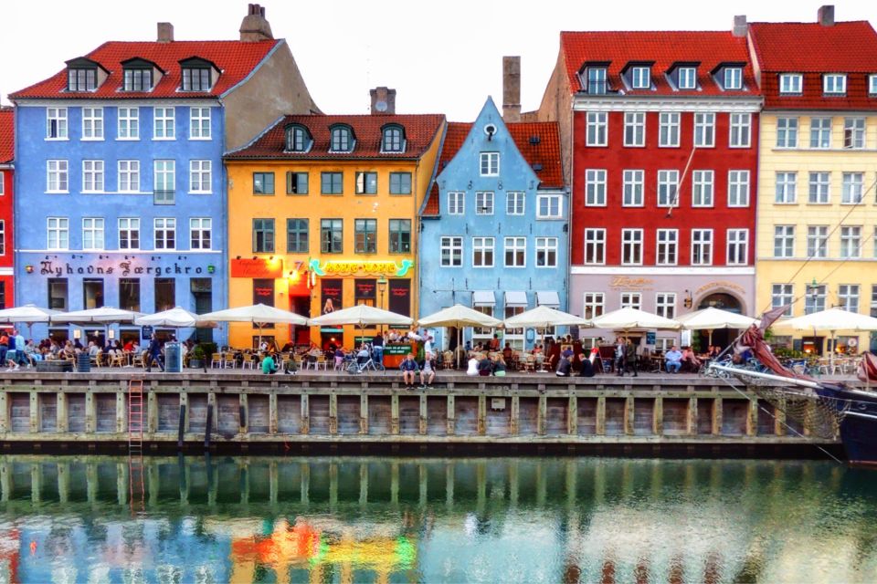 Copenhagen: First Discovery Walk and Reading Walking Tour - Language Options and Navigation