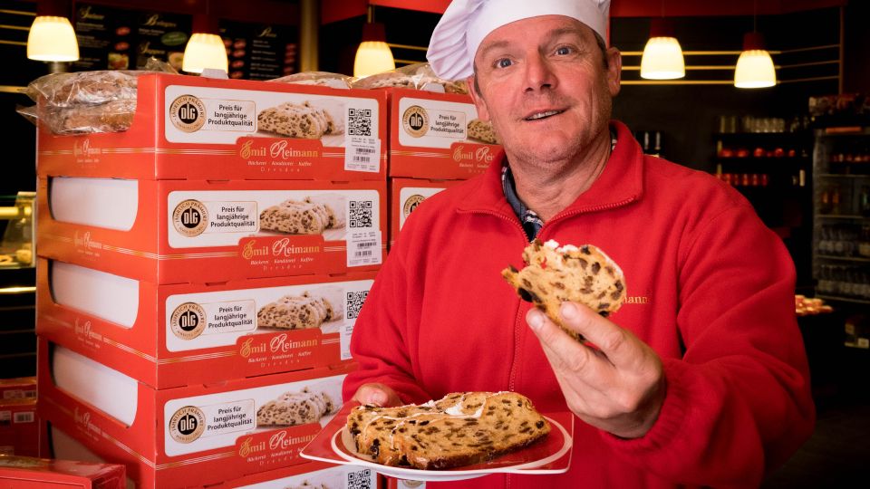 Dresden: Guided Bus Tour to Stollen Bakery With Tasting - Christmas Biscuits