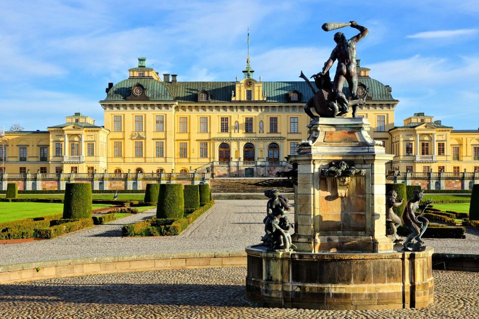 Eco Bike Tour of Stockholm Old Town, Djurgarden, Nature - Exploring Old Town