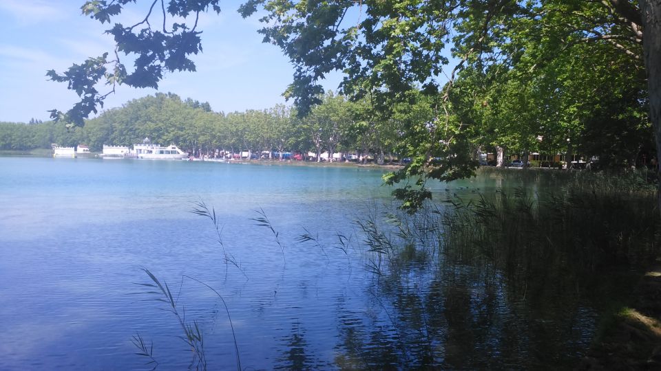 Girona: Volcano Area, Besalú, and Banyoles Lake Tour - Visit Castellfollit De La Roca