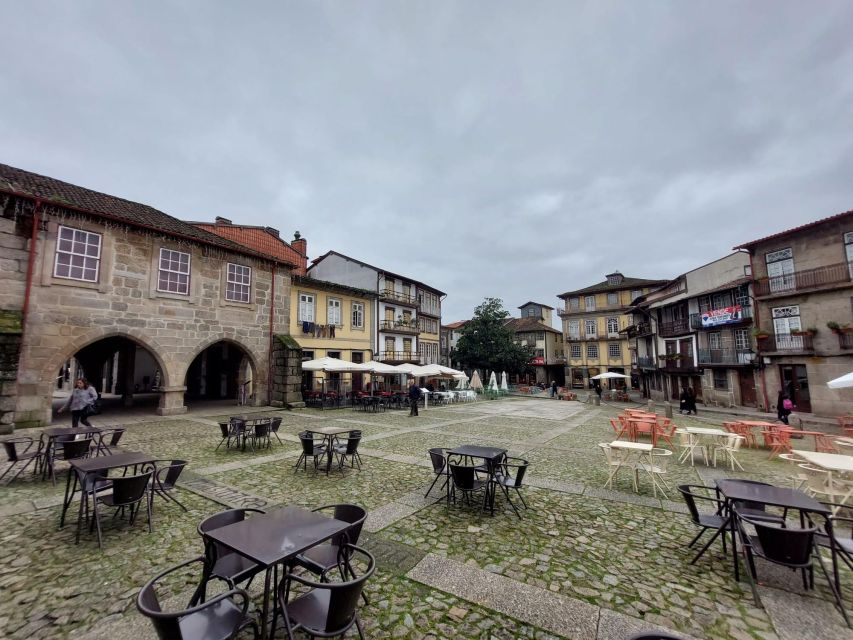 Guimarães City Tour - Exploring Praça De Santiago