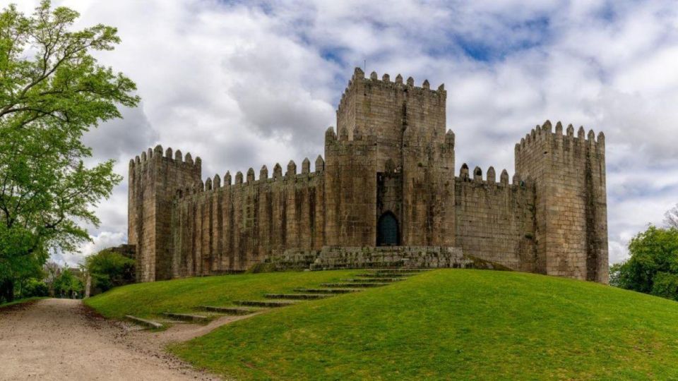 GUIMARÃES: GUIMARÃES SEDAN HD TOUR - Historic Center