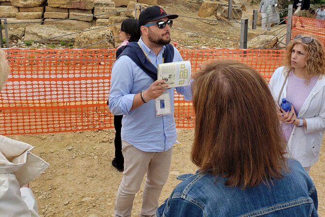 I Tour With the Archaeologist: Group Visit at Sunset to the Valley of the Temples - Accessibility and Accommodations