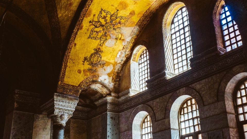 Istanbuls Iconic Duo: Hagia Sophia & Basilica Cistern - Basilica Cistern Descent