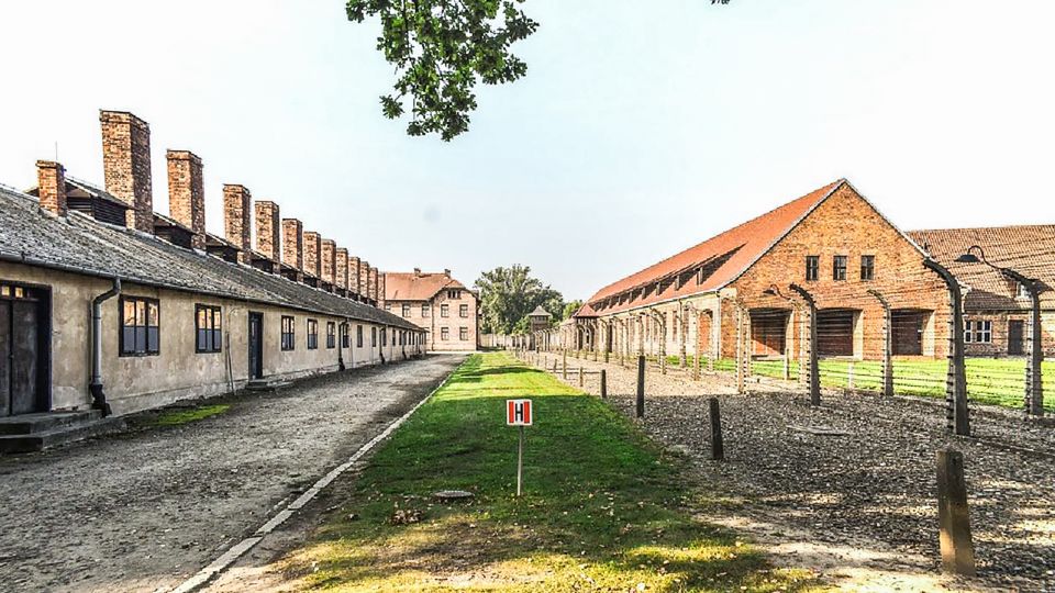 Krakow: Full-Day Auschwitz-Birkenau & Salt Mine Guided Tour - Inclusions and Exclusions