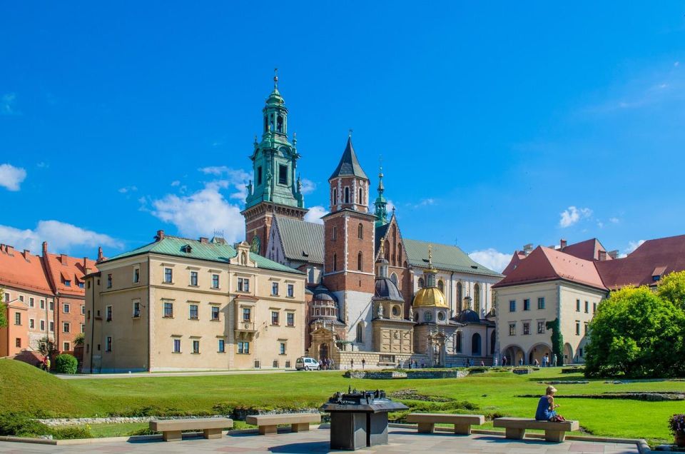 Krakow: Self-Guided Audio Tour - Audio Guide Features and Accessibility