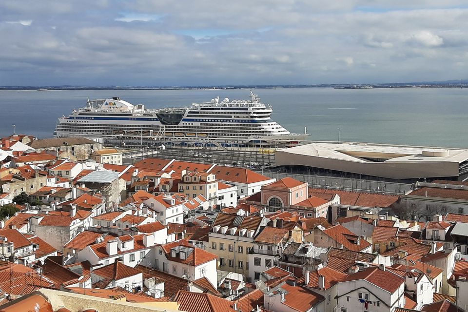 Lisbon: 1,5 Hours Historical Tuk Tour for Two Persons. - Included in the Tour