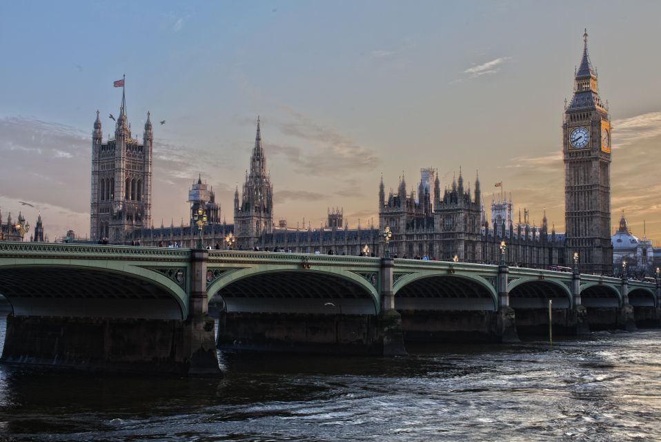 Magnificent London - Private Walking Tour - Financial History Symbol