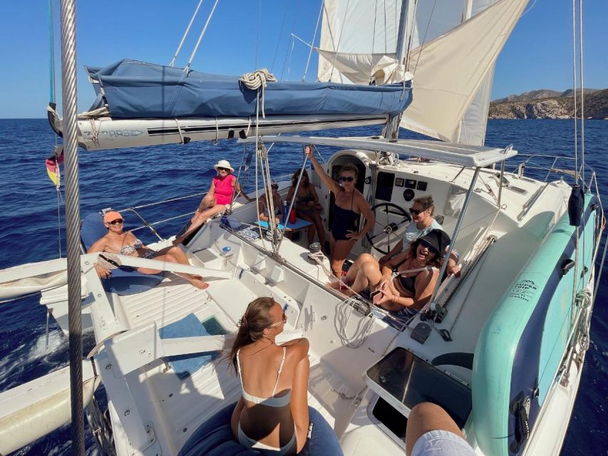 Mallorca: Beautiful Sailing Tour on Small Privat Catamaran - Onboard Amenities