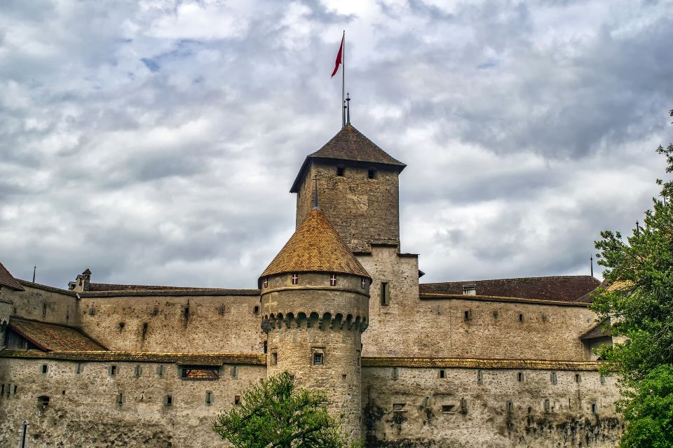 Montreux - Private Tour With a Visit to Chillon Castle - Exploring Montreuxs Old Town