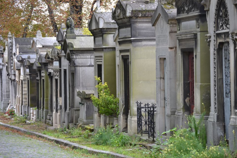 Paris: Pere Lachaise Cemetery Guided Tour in English - Cemetery Details and Statistics