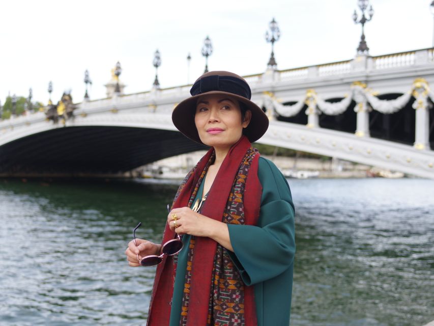 Paris: Professional Photoshoot at Alexander III Bridge - Professional Photographers Trained Eye