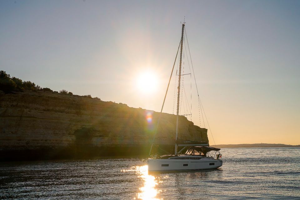 Portimao: Half-Day Sailing Yacht Cruise to the Benagil Caves - Refreshment Options