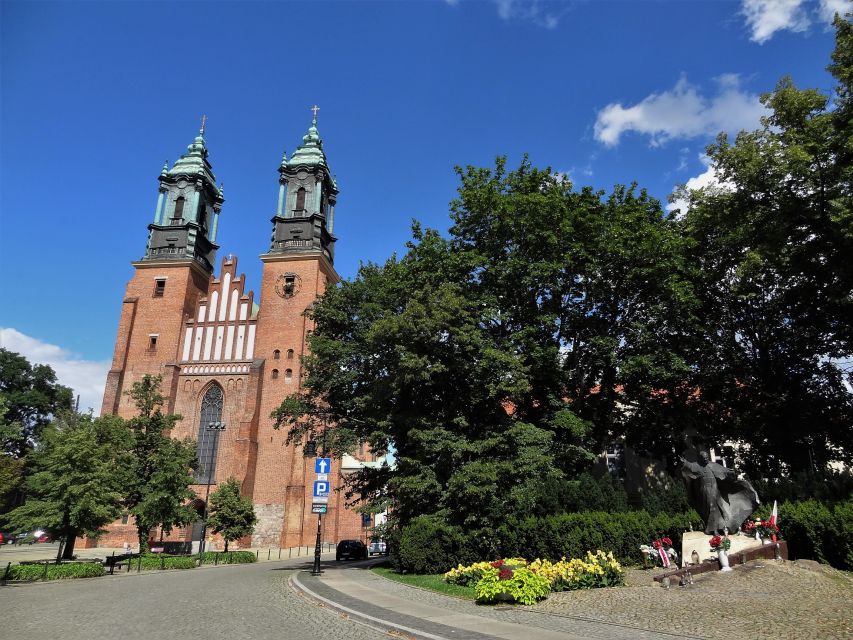 Poznan: City and Brewery Private Walking Tour With Beer - Guided Experience