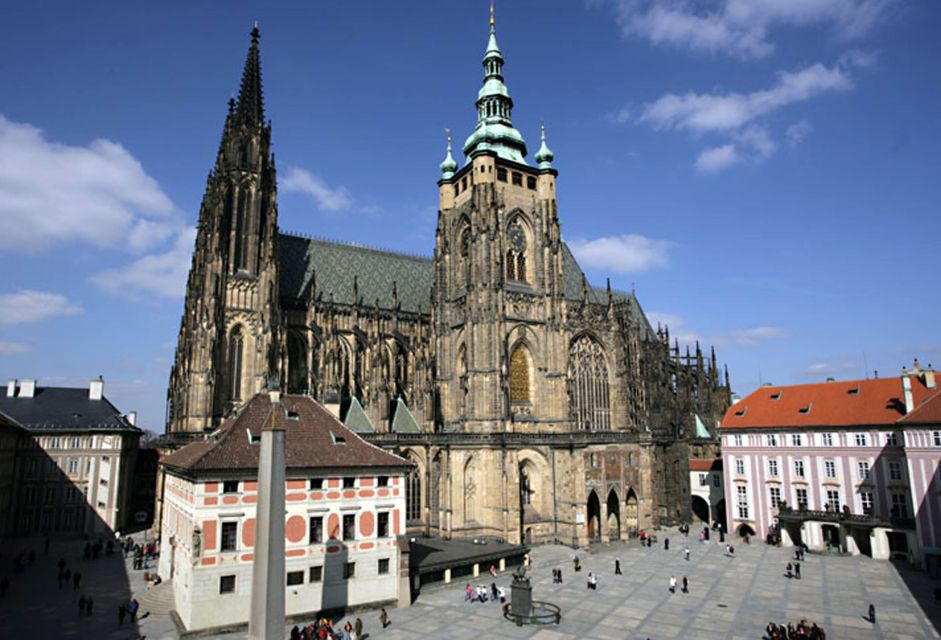 Prague: Stunning Viewpoints, Castle, City & Park Bike Tour - Participant Guidelines