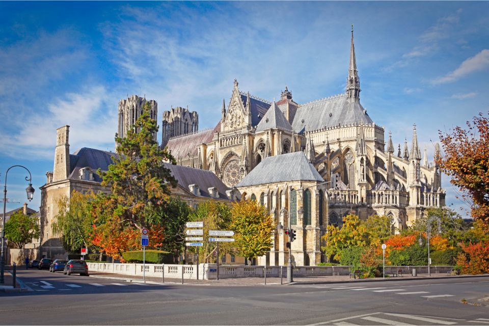 Reims: First Discovery Walk and Reading Walking Tour - Starting Location and Stops