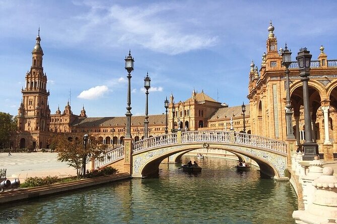 Secrets of Maria Luisa Park and Plaza De España Tour in English - Accessibility and Accommodations