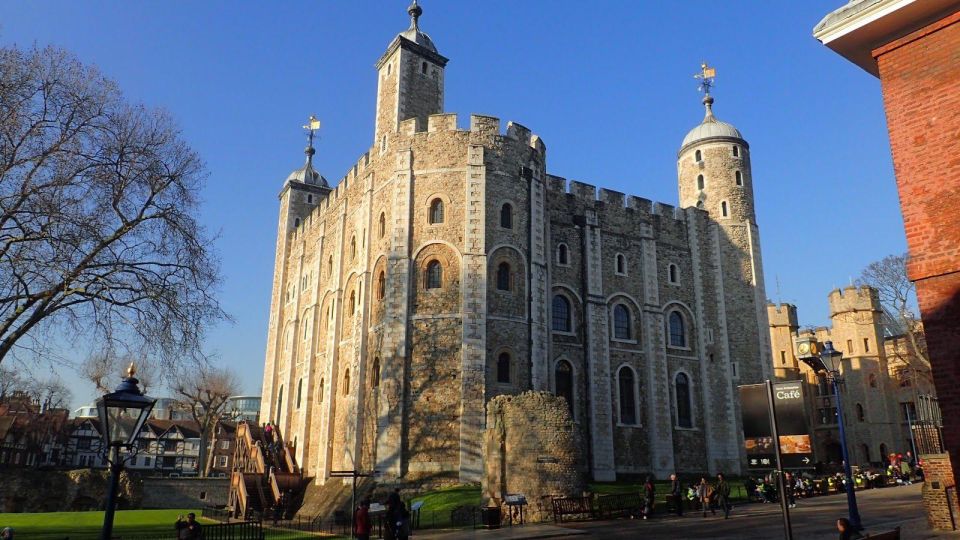 Uncover Londons Saga: In-App Audio Tour - Marveling at St Pauls Cathedral