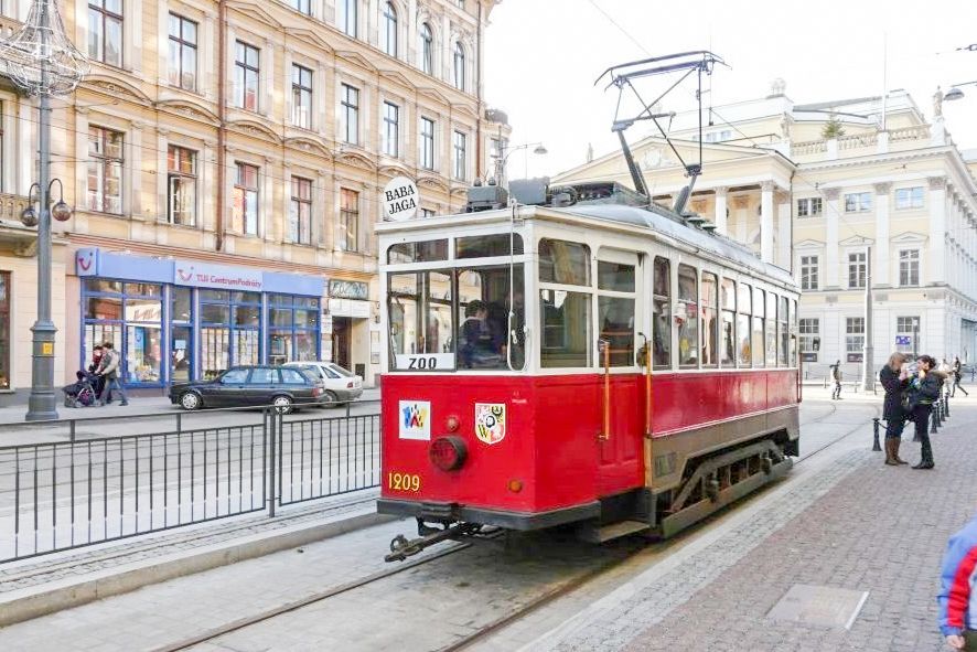 Wroclaw: Private Tour by Smal Historic Tram (1,5h, 11 Seats) - Meeting Point and Logistics