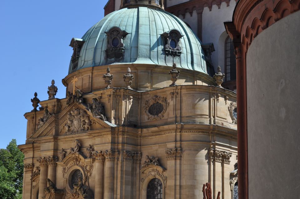 Würzburg: Guided Walking Tour With Franconian Wine - Meeting Point and Pickup