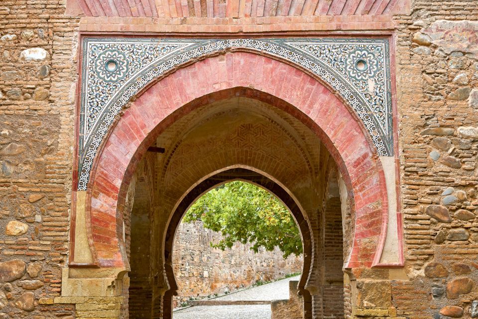 Alhambra, Nasrid Palaces, and Generalife 3-Hour Guided Tour - Generalife Gardens