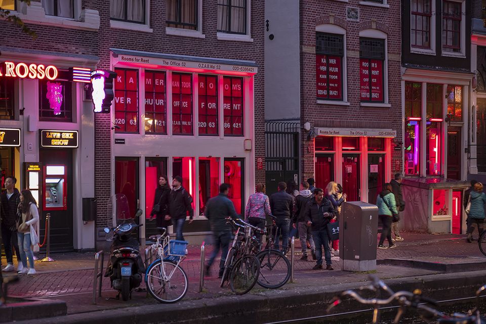 Amsterdam Red Light District and Old Town Walking Tour - Local Establishments and Experiences