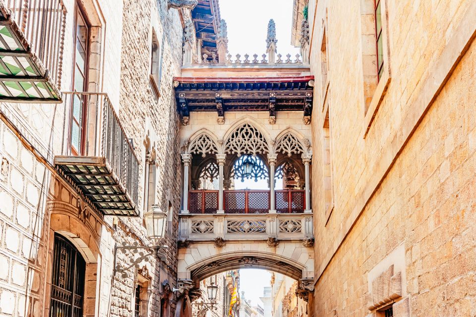 Barcelona: Gothic Walking Tour With Tapas & Flamenco Show - Meeting Point and Logistics