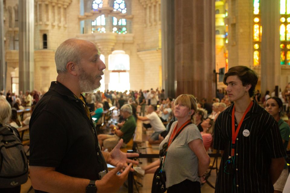 Barcelona: Sagrada Familia Fast Track Guided Tour - Booking and Meeting Point